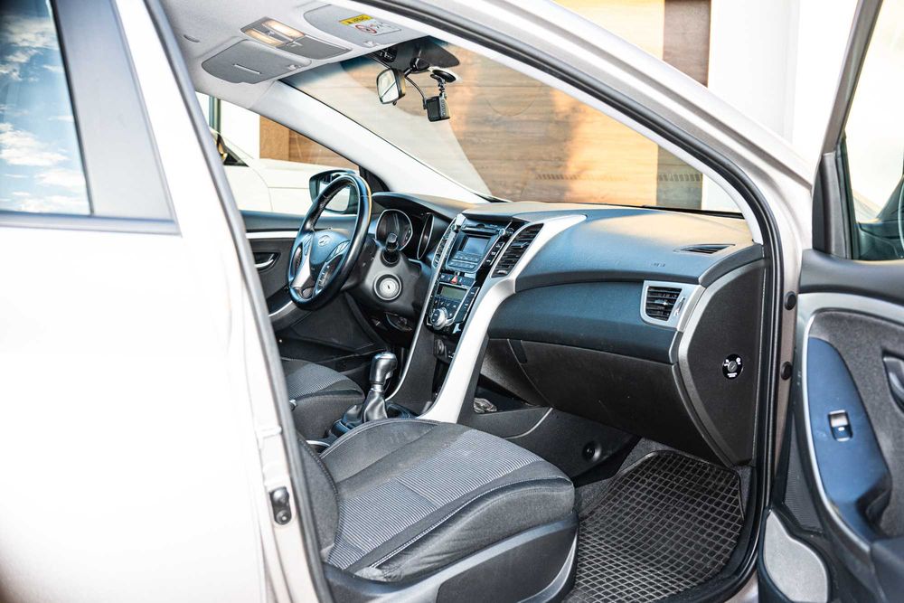 Sprzedam samochód Hyundai i30 1.4MPI po lifcie