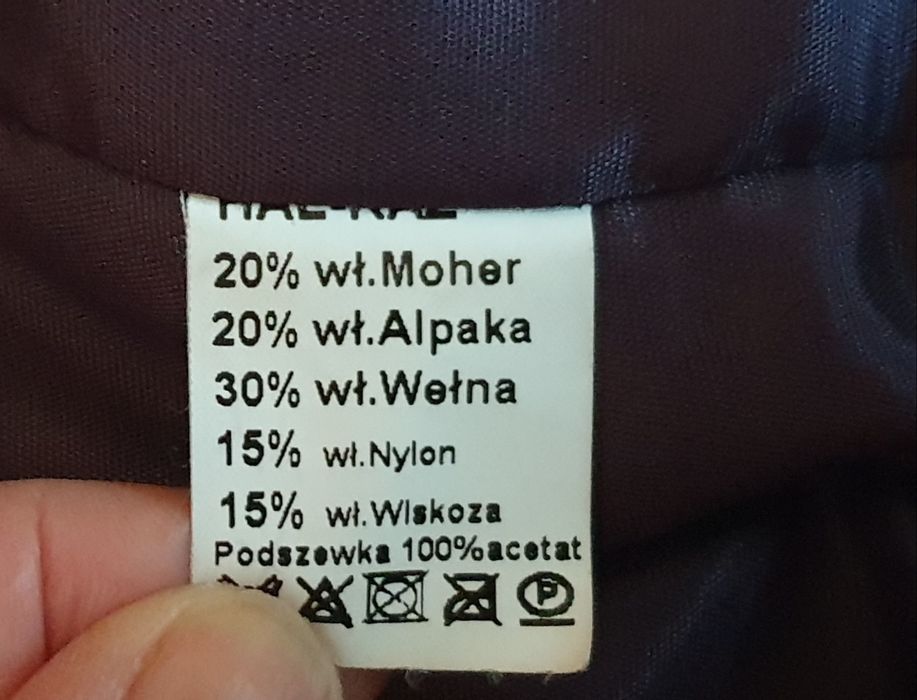 Wełniany płaszcz flauszowy.