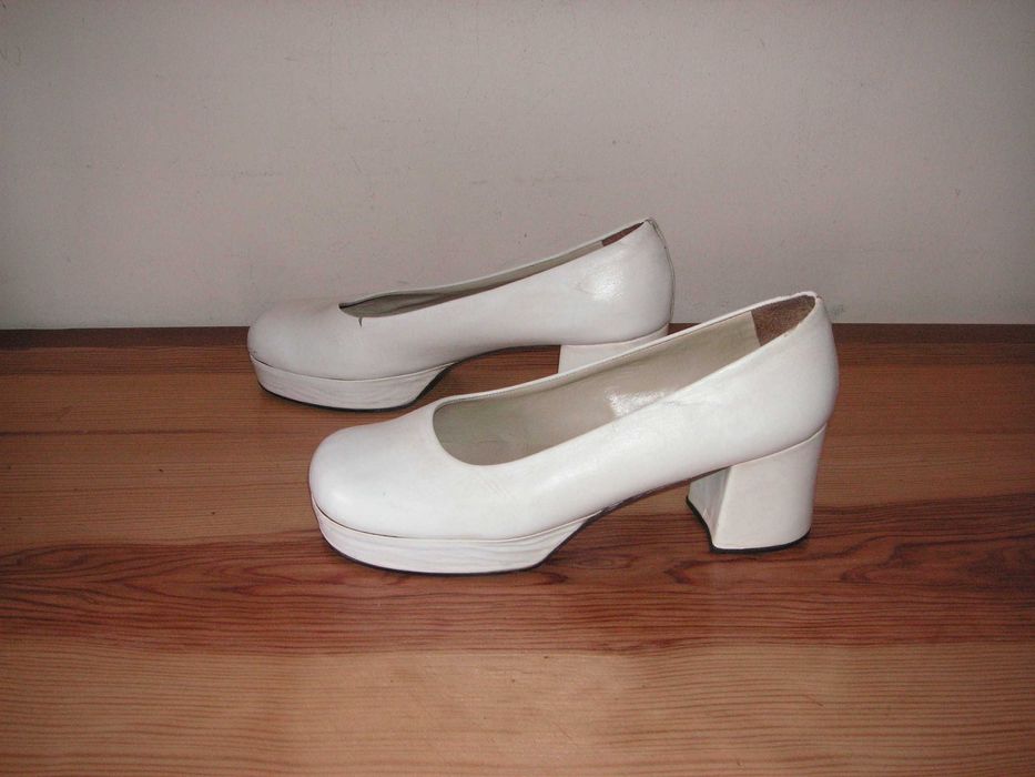 Sapatos Brancos de Pele T / 37