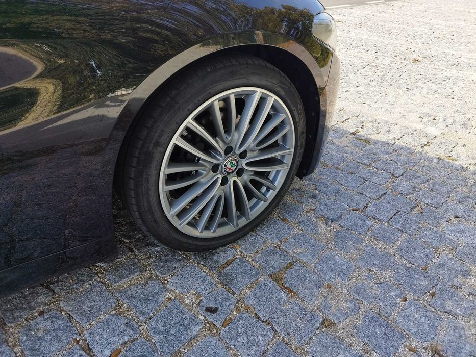 Alfa Romeo Giulia 2.2 JTD 180CV versão LUSSO