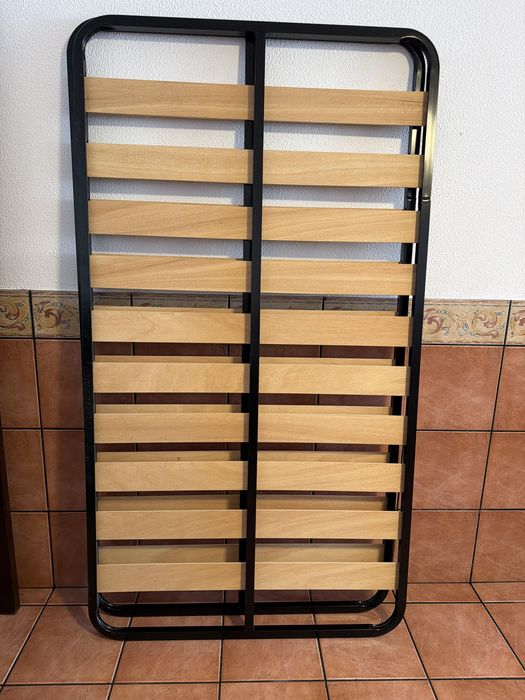 2 Camas de solteiro completas com led e 1 mesa de cabeceira