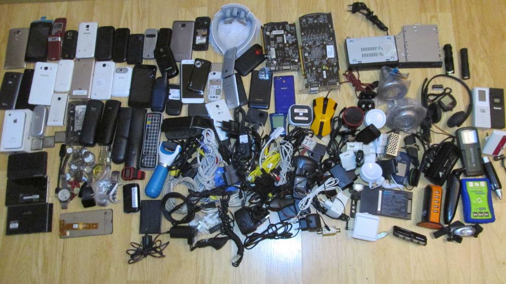 Telefony karty graficzne zasilacze piloty ponad 120szt