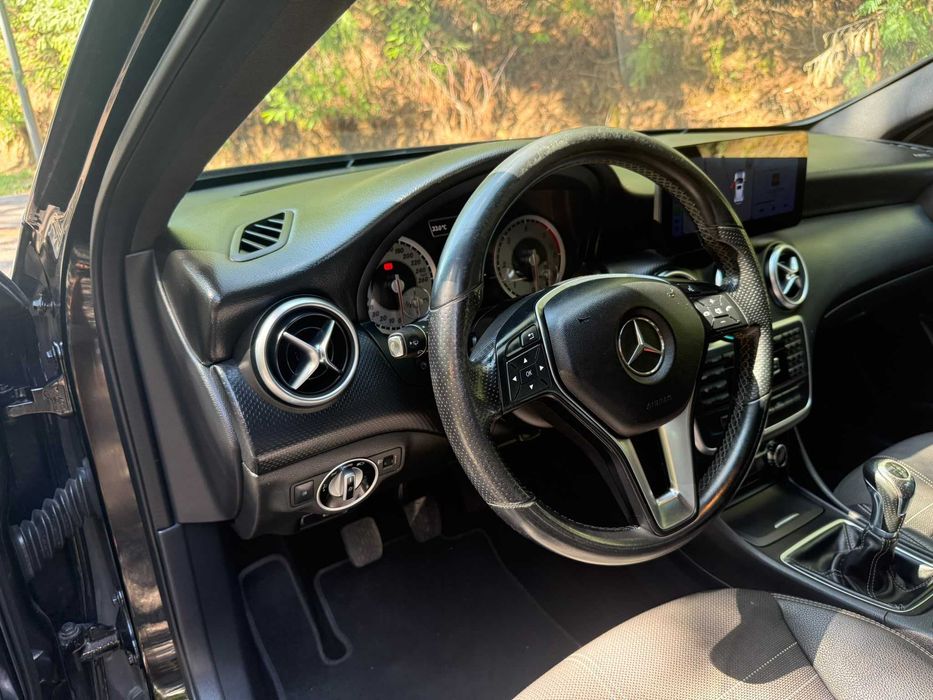 MERCEDES BENZ A180 - Apple CarPlay
