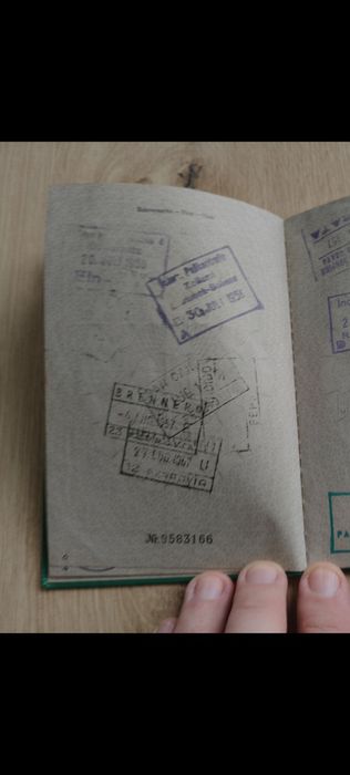 Kolekcjonerski paszport niemiecki z 1956 r