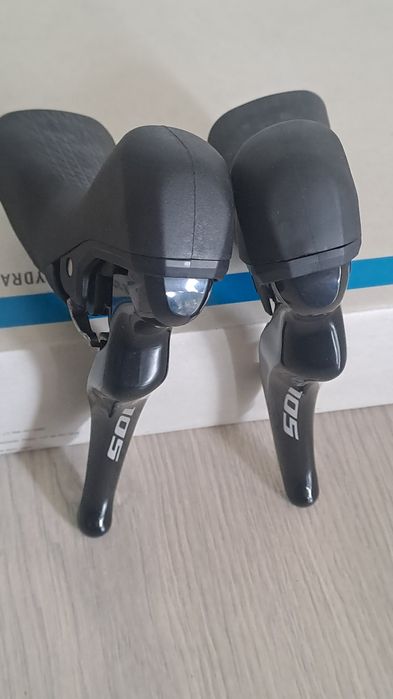 Klamkomanetki hydrauliczne Shimano 105 ST-R7120 2x12 nowe