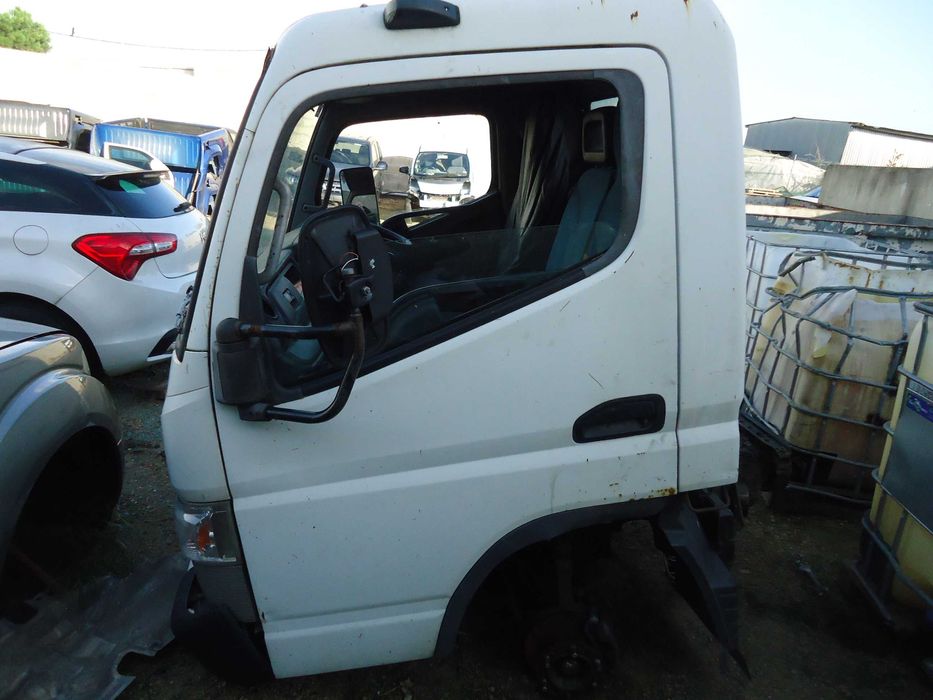 Mitsubishi Fuso 3C13 de 2012 só ás peças