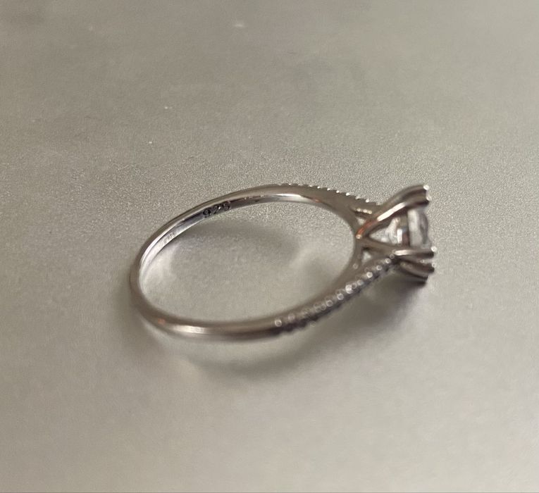 Заручальна обручка з срібла з фіанітами