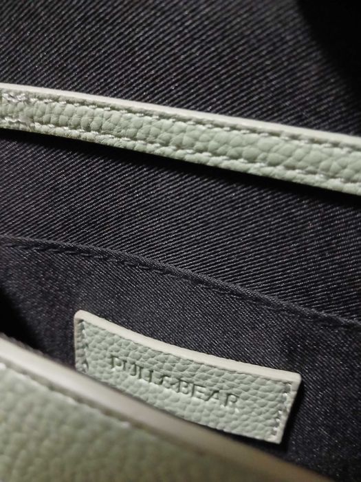 Carteira pequena verde água, Pull&Bear com corrente de por ao ombro
