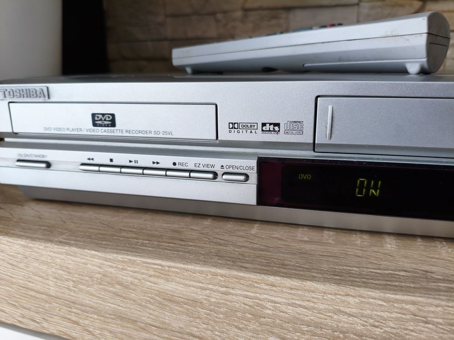 Magnetowid z DVD Toshiba SD-25VLSL