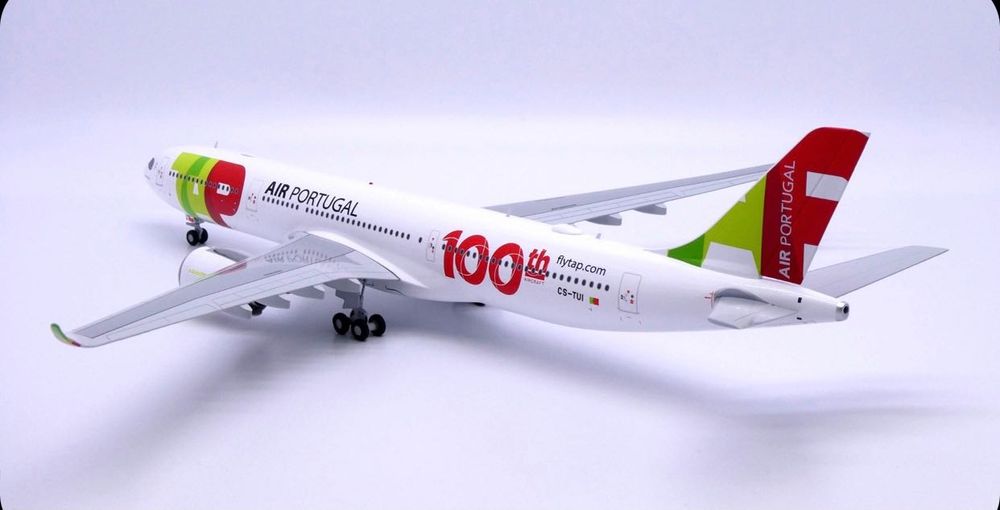 TAP AIR PORTUGAL AIRBUS A330 Neo, 1/200 JC wings , pintura especial .