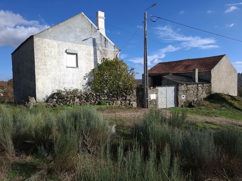 Moradia com logradouro