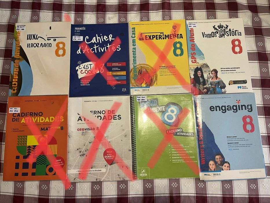 Cadernos de atividades escolares