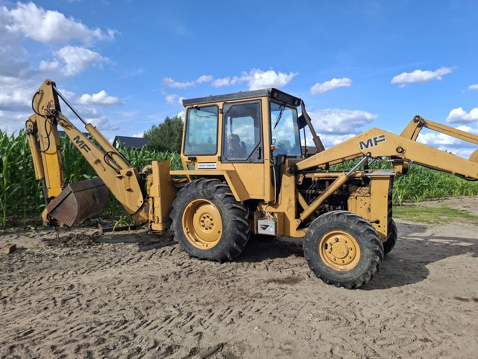 Koparkoladowarka  MF 50HX,  4x4  .