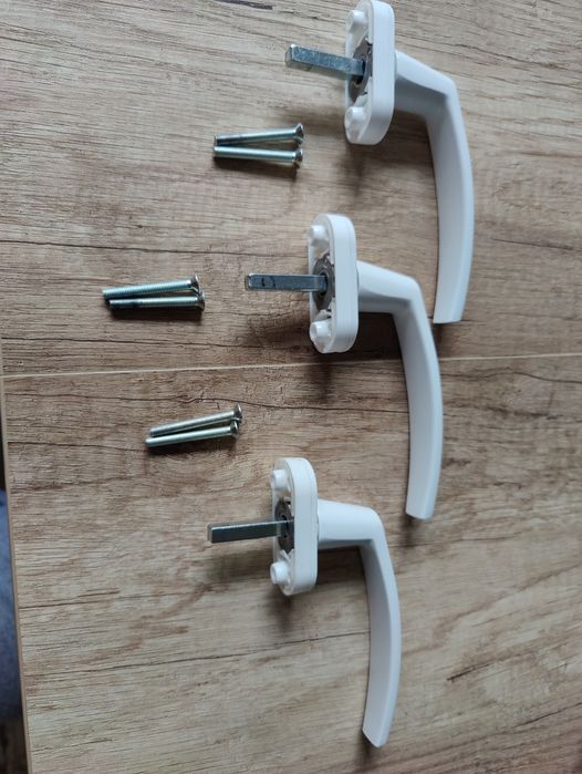 Klamki do okien plastikowych