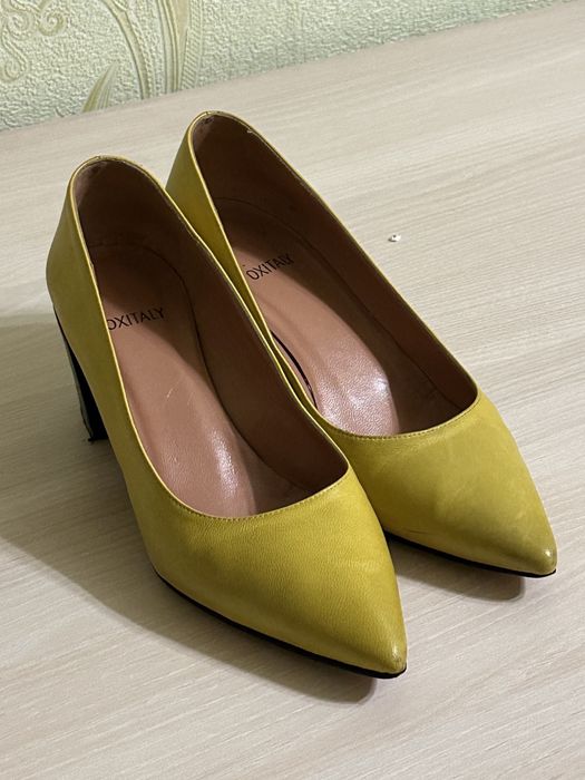 Туфлі гірчичні, невеликий каблук issimo