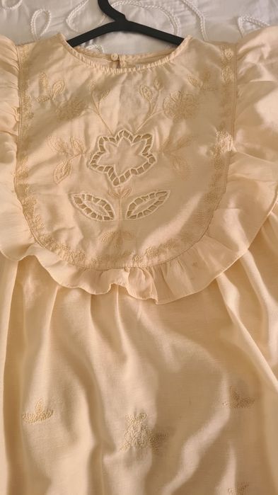 Vestido Zara para menina 13-14 Anos. Cor creme.