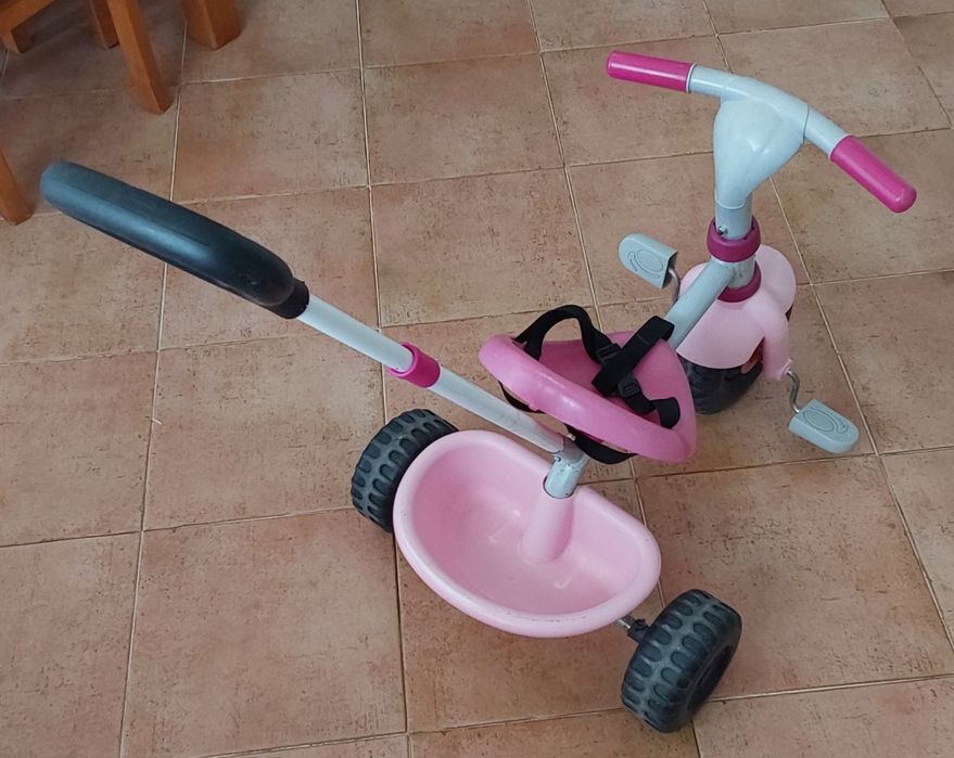 TRICICLO CRIANÇA para +12meses. Caixa basculante. Muito bem estimado.