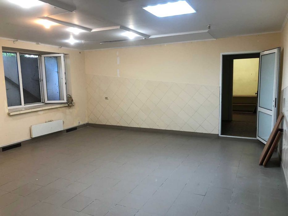 продається нежитлове приміщення цокольного поверху в місті Збараж