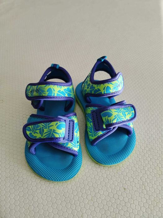 Chinelos de piscina para criança