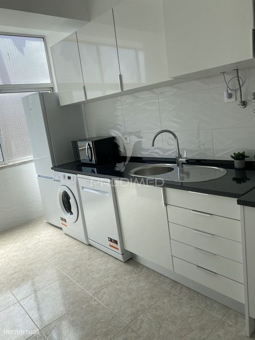T2 Renovado junto ao Comboio da Amadora