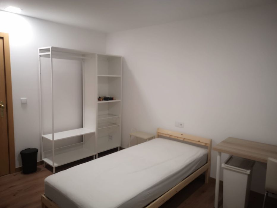 Alugo quarto  individual Barcelos