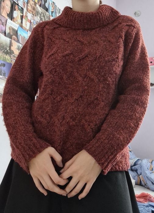 Burgundowy sweter-golf