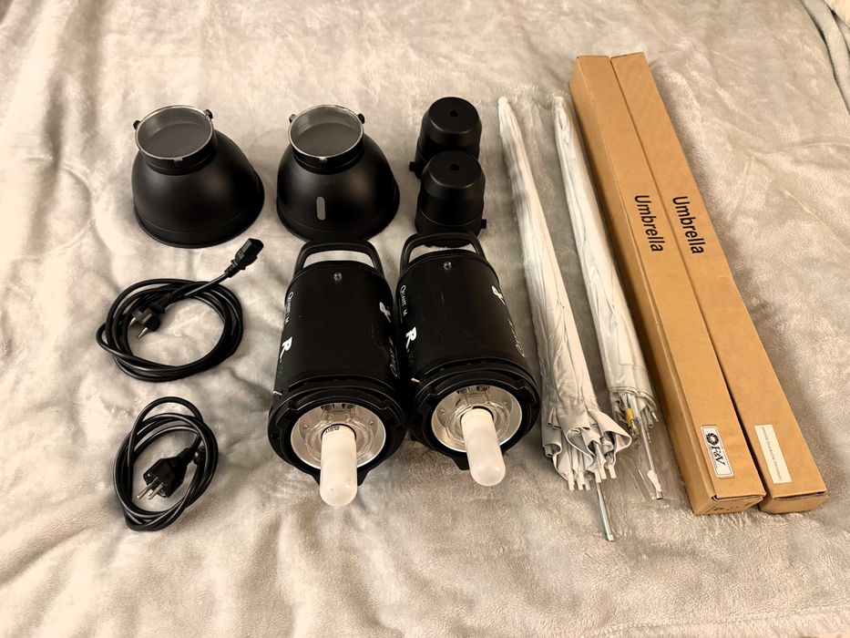 Lampa fotograficzna Quantuum R300+ 2 sztuki plus parasolki