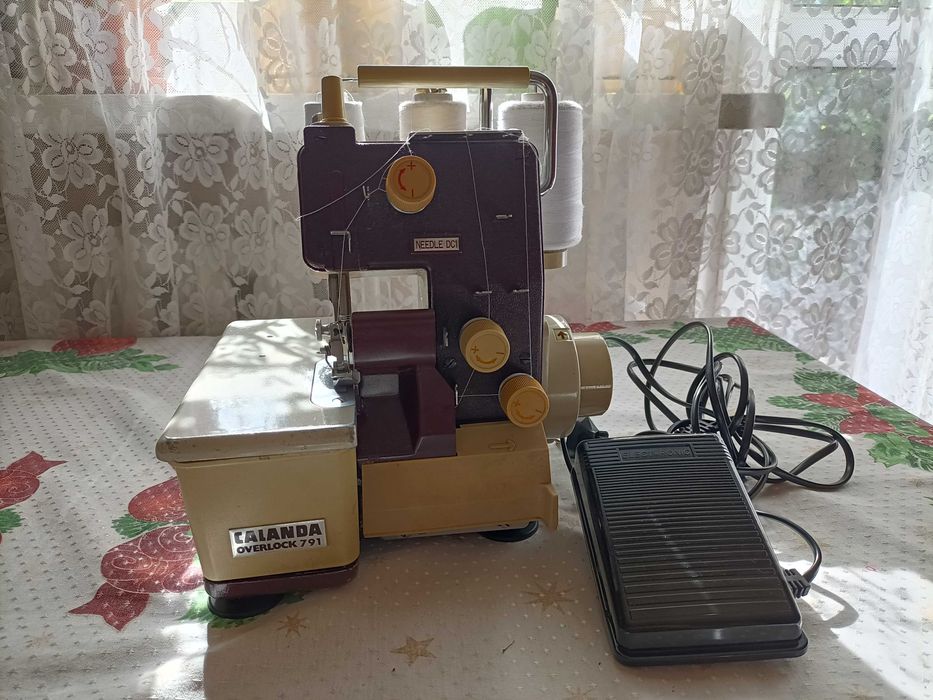 Overlock Pfaff, 3-nitkowy