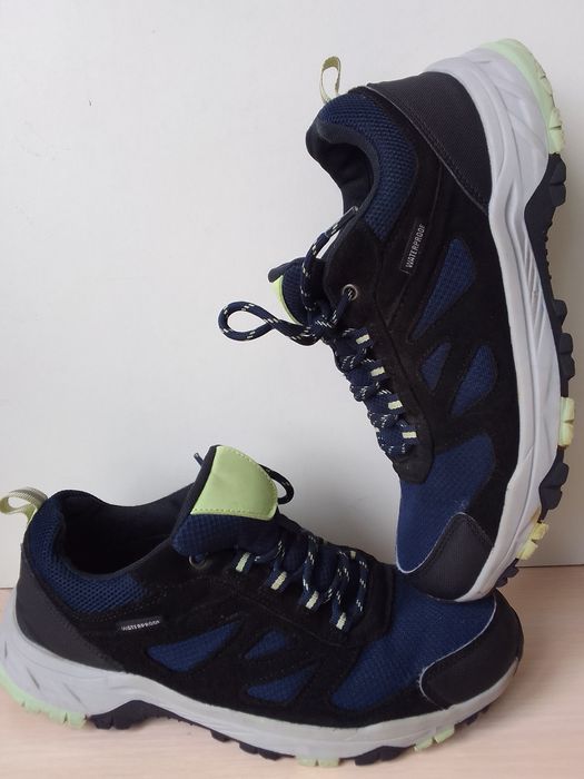 Кросівки WATERPROOF    42  розмір