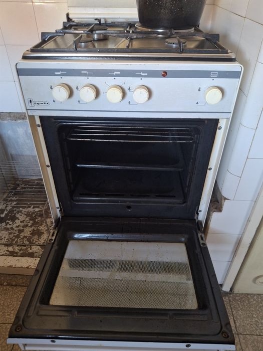 Fogao a gas com um bico eletrico
