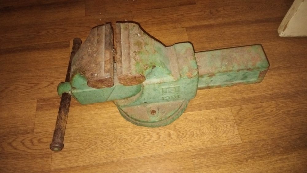 Тиски слесарные с с с р .