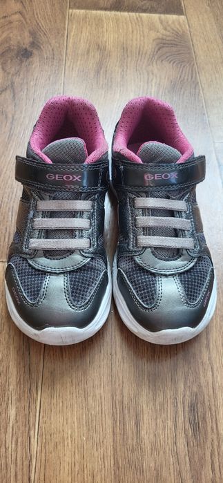 Дитячі кросівки GEOX