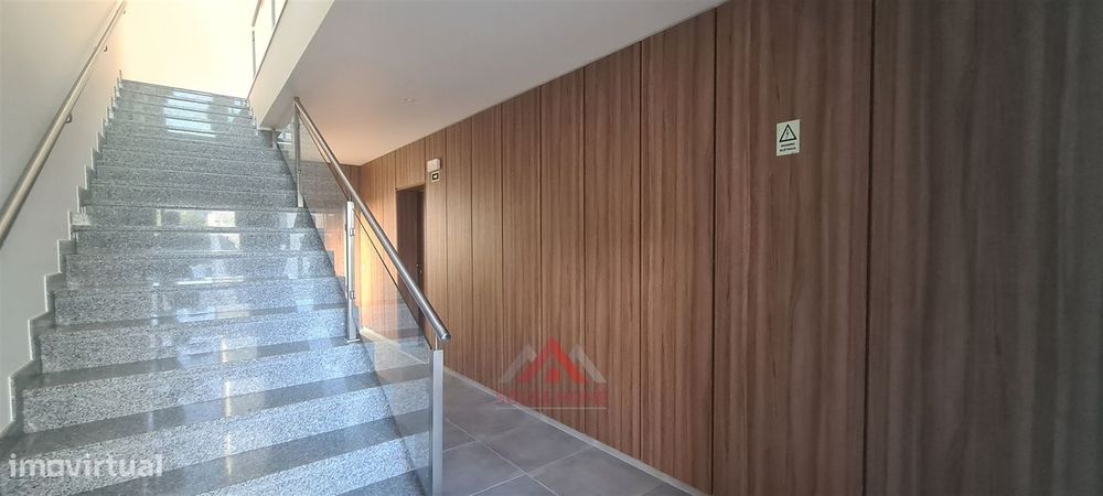 Apartamento T3 - Terraço c/ churrasqueira / Garagem