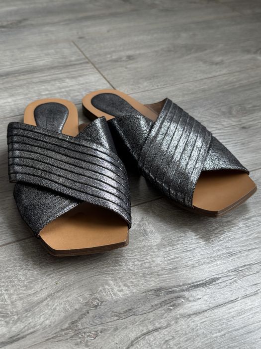 Шльопанці  шкіряні Arezzo 38