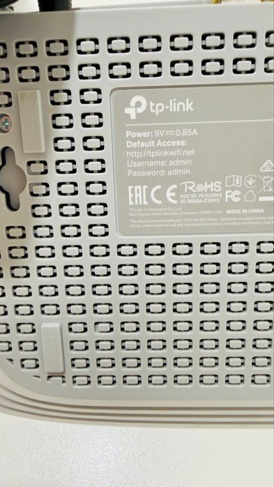 Router TP-Link de quatro antenas com bastante potencia