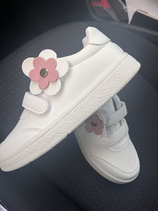 Tenis novos n35 ( pequeno)