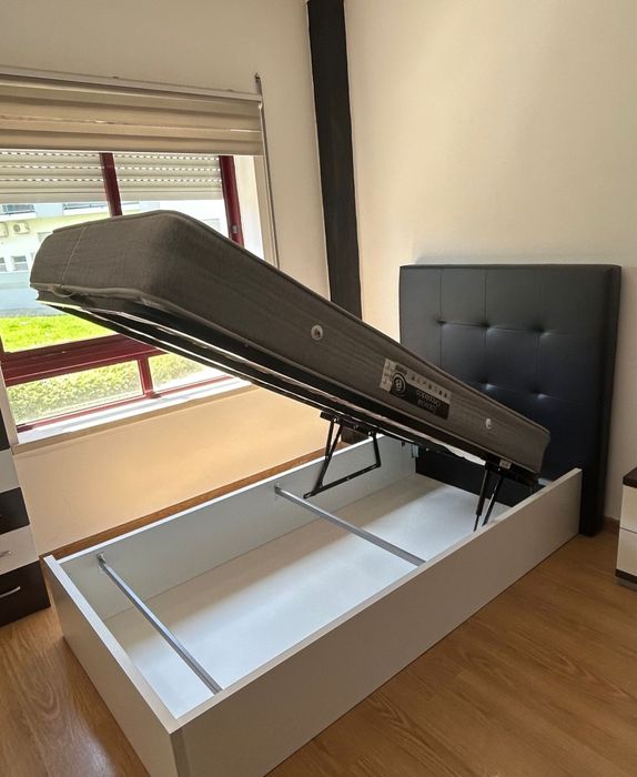 Duas camas Sommier de solteiro com colchao