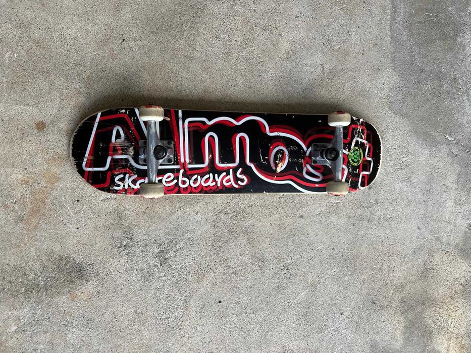 Skate usado em bom estado- pouco uso, pronto a andar.
