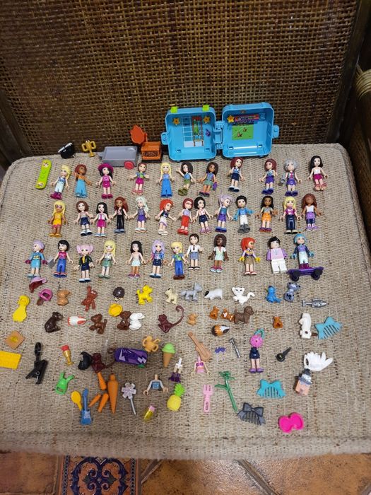 Zestaw figurek , laleczek, zwierzaków Lego Friends