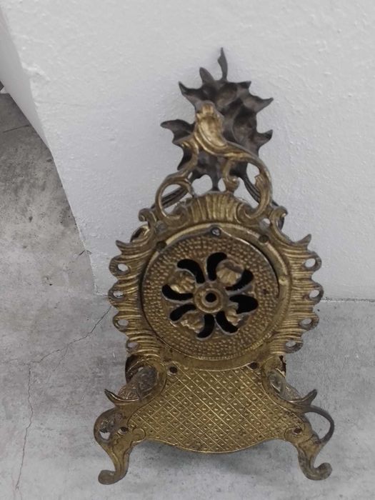 Relogio de mesa em metal