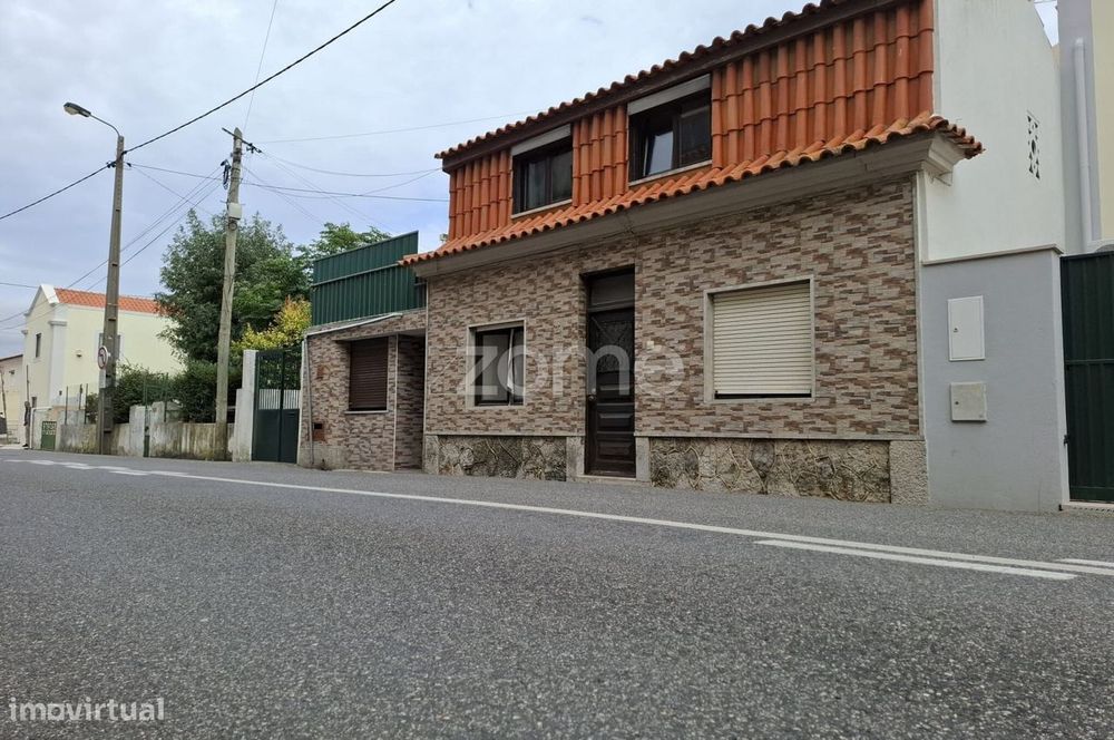 Moradia no Centro de Alcabideche – Grande Potencial de Renovação!