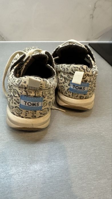 Buty TOMS  beźowo- złote 36