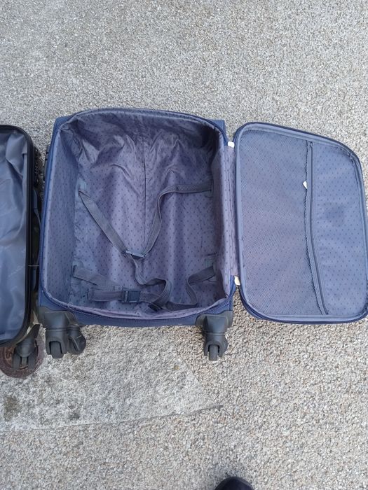 Malas  de viagem como novas com 55 40 20 cm  impecáveis 20€ uma 30€ as duas .