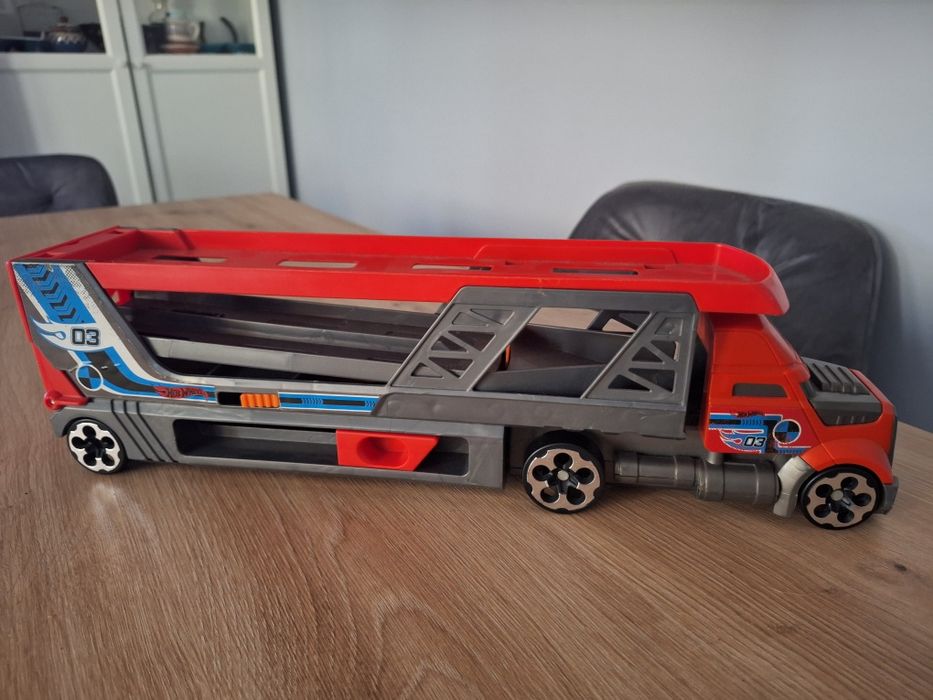 Transporter hot wheels na ok 14 samochodów