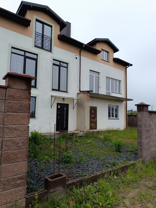 Таунхаус з ремонтом та меблями в Городищі