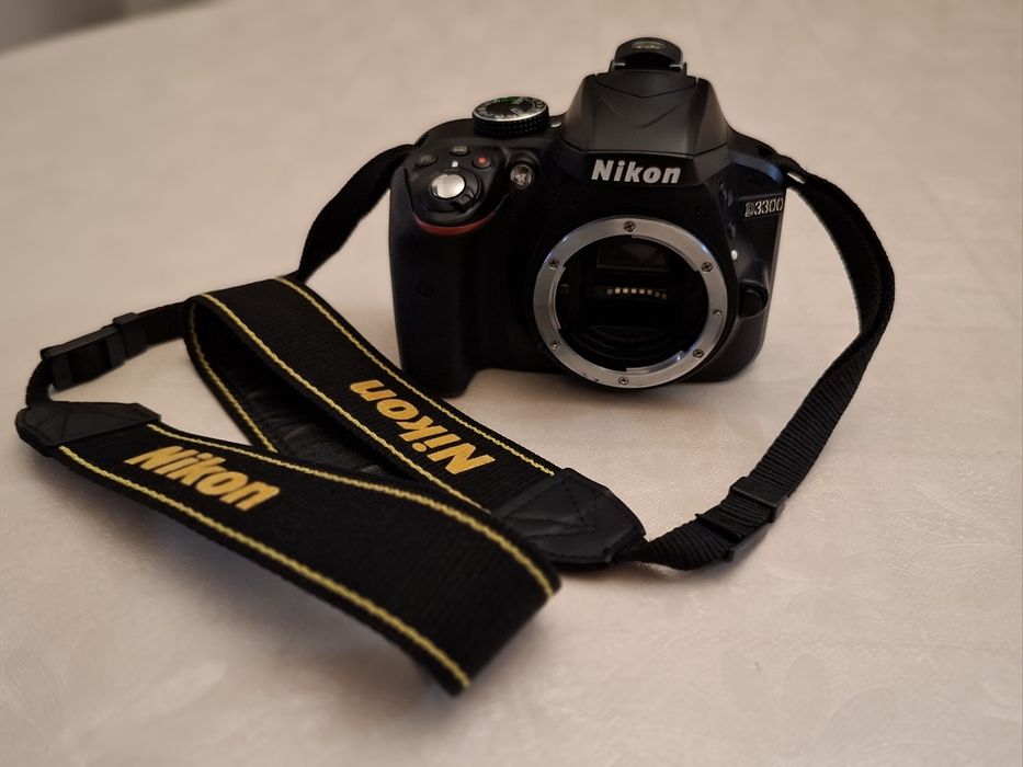 NIKON D3300  preta