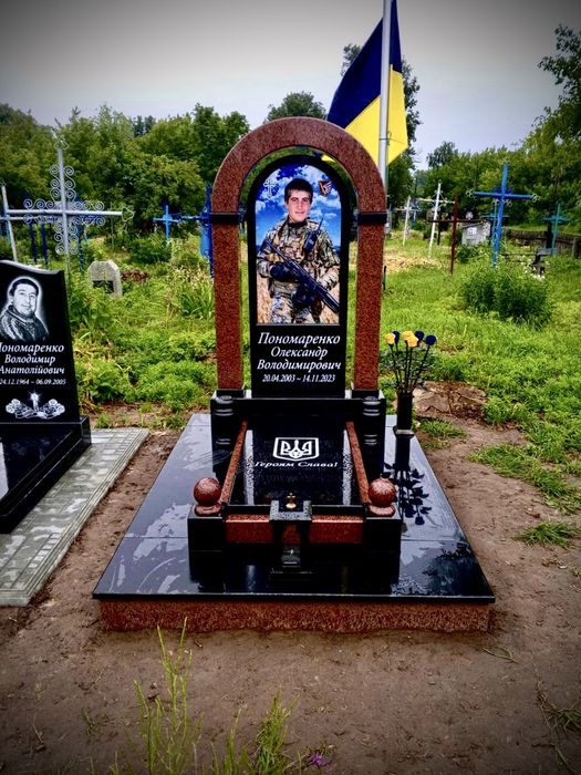 Памʼятники полеглим Героям. (Будь якої складності)