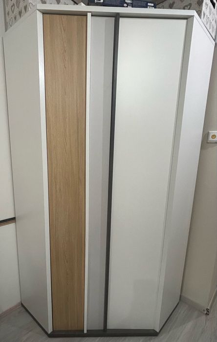 Szafa i komoda podwieszana