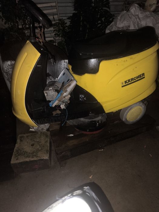 Maquina de limpeza Karcher ,está avariada