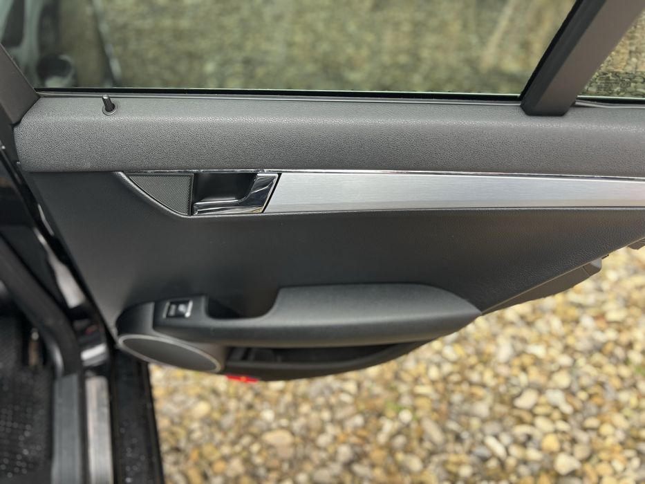 Дуже гарний стан , всі деталі по телефону